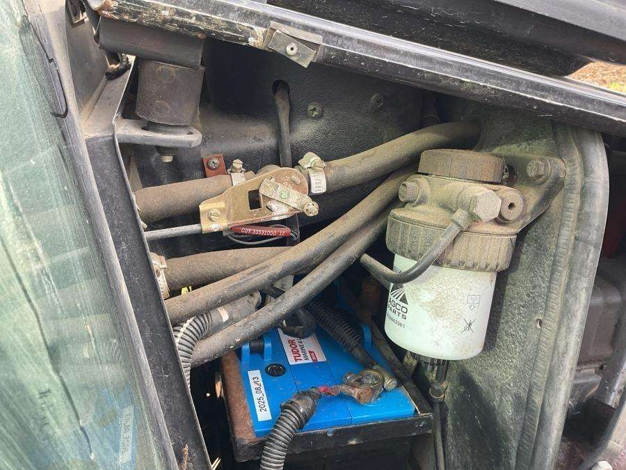 2001 Valtra 700-4 Tractor with loader - Image 40