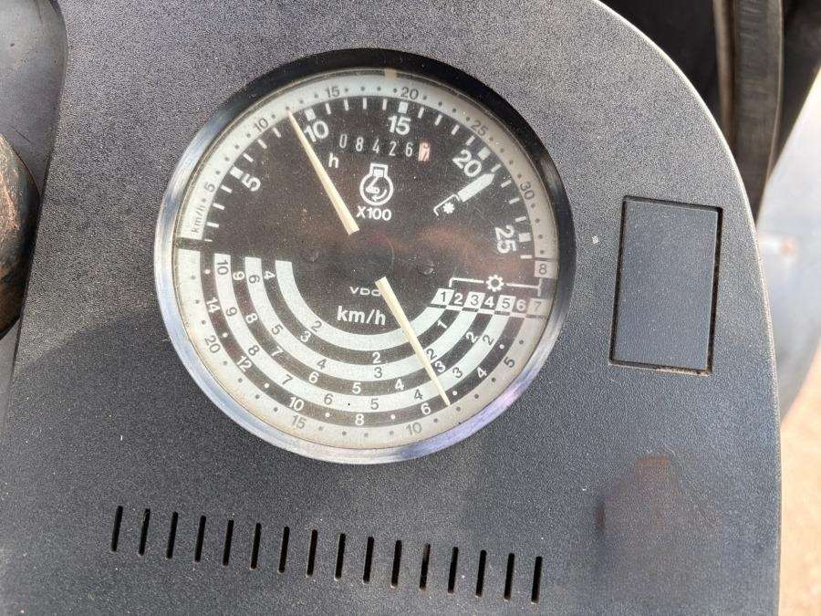 1987 John Deere 2450 Traktor - Image 42