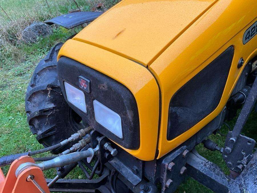 1999 Massey Ferguson 4225 Tractor with folding plough - Image 42