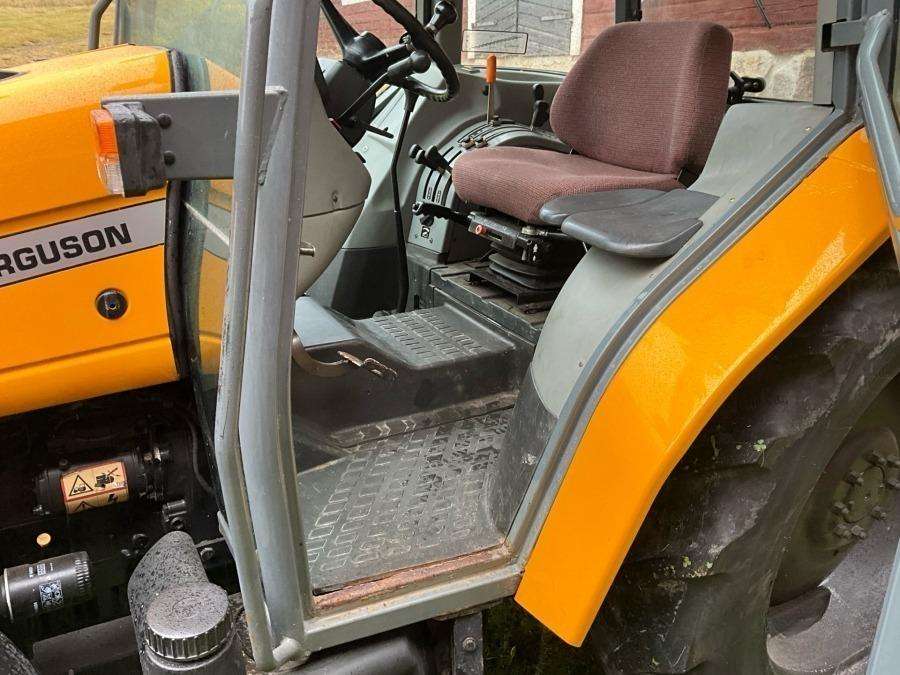 1999 Massey Ferguson 4225 Tractor with folding plough - Image 43