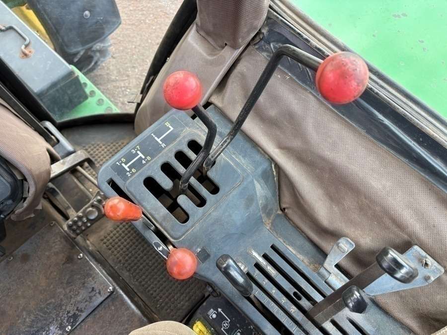 1987 John Deere 2450 Traktor - Image 43