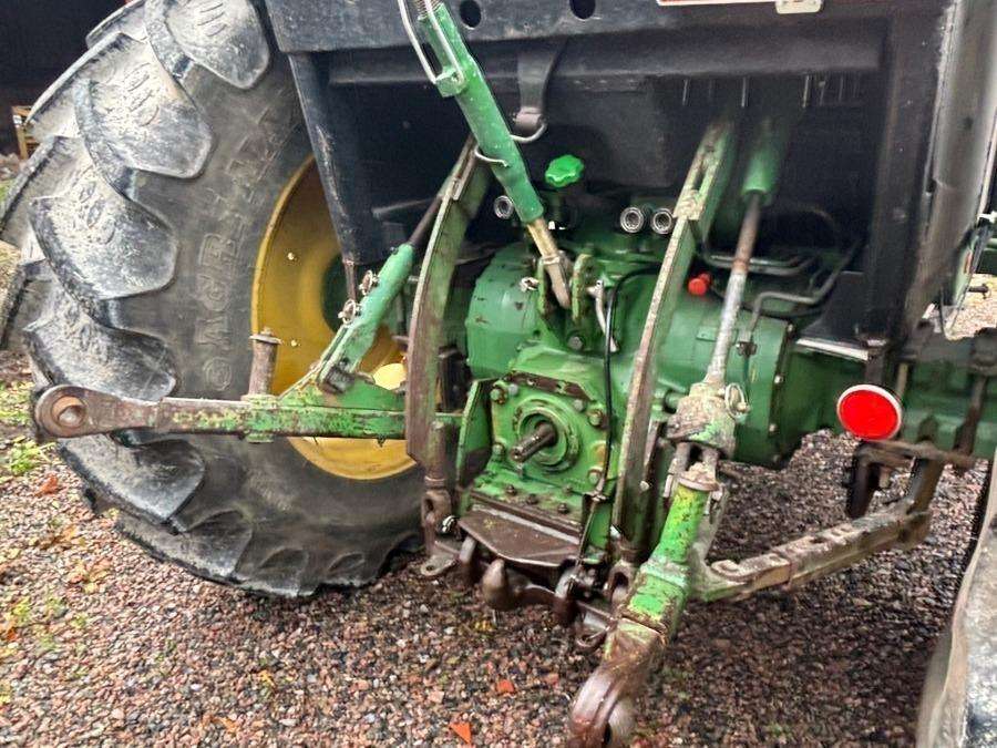 1997 John Deere 2140 tractor with loader - Image 43