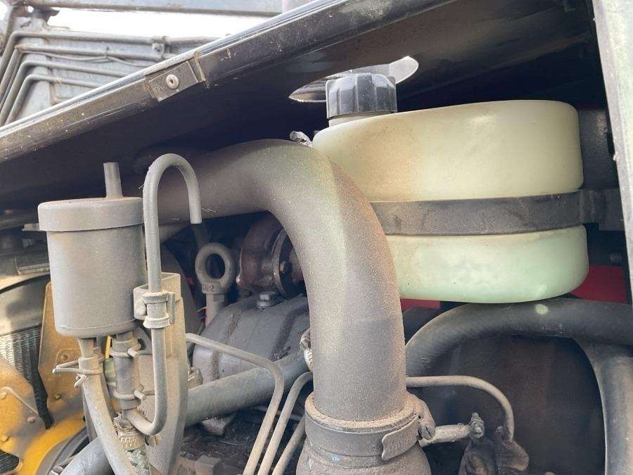 2001 Valtra 700-4 Tractor with loader - Image 43