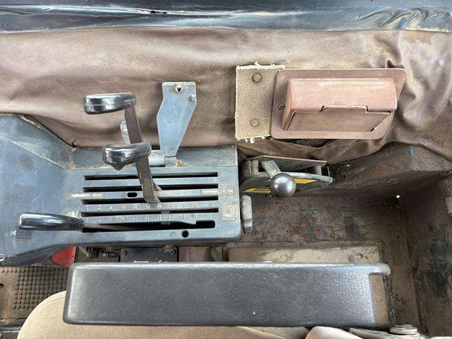 1987 John Deere 2450 Traktor - Image 45