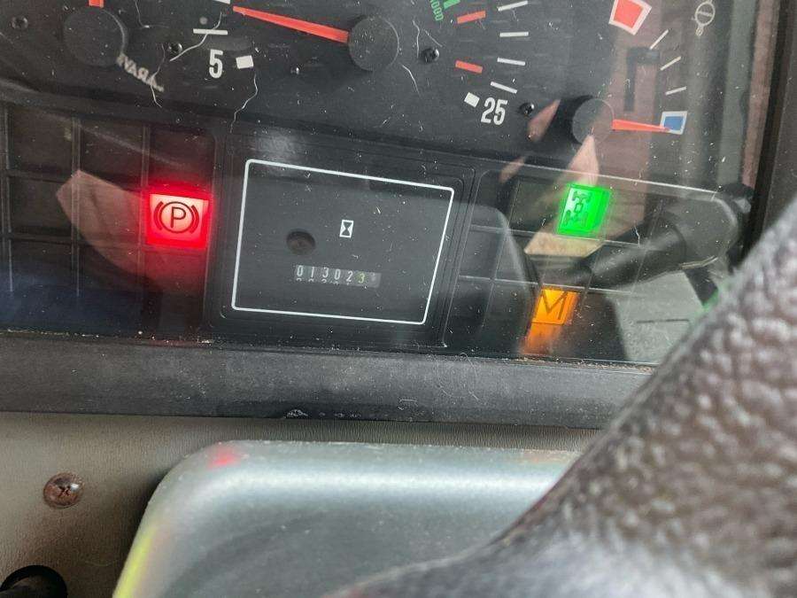 1999 Massey Ferguson 4225 Tractor with folding plough - Image 46