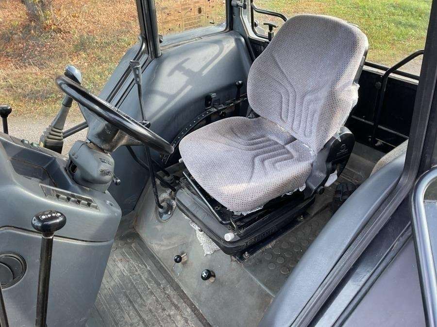 2001 Valtra 700-4 Tractor with loader - Image 45