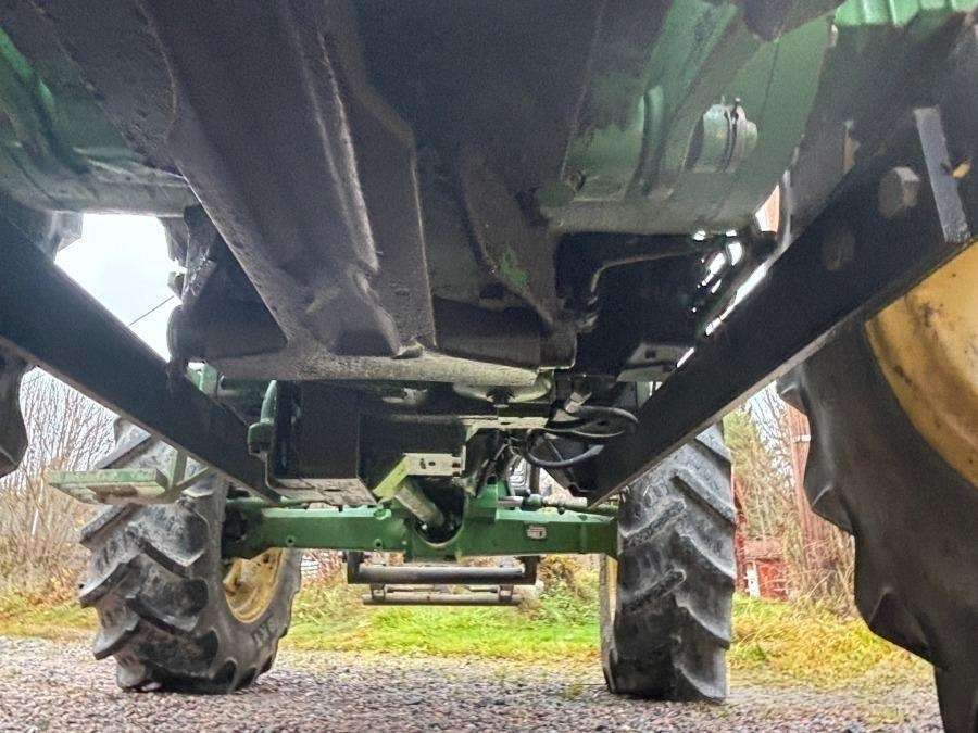 1997 John Deere 2140 tractor with loader - Image 46