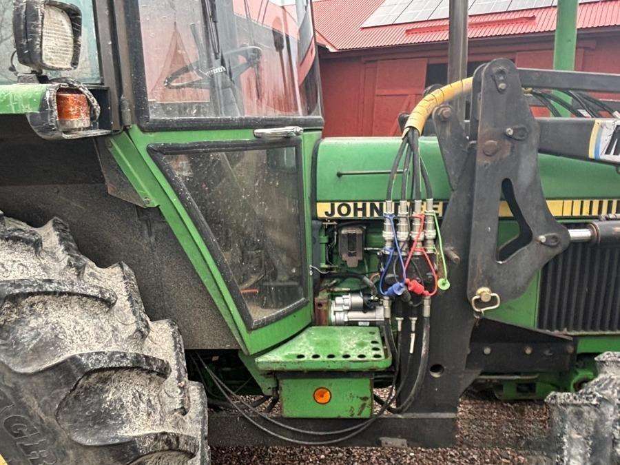 1997 John Deere 2140 tractor with loader - Image 48