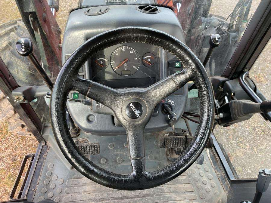 2001 Valtra 700-4 Tractor with loader - Image 48