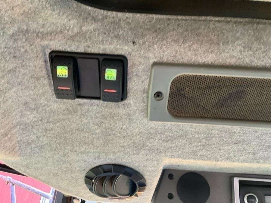 1999 Massey Ferguson 4225 Tractor with folding plough - Image 50