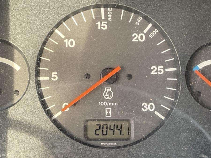 2001 Valtra 700-4 Tractor with loader - Image 49