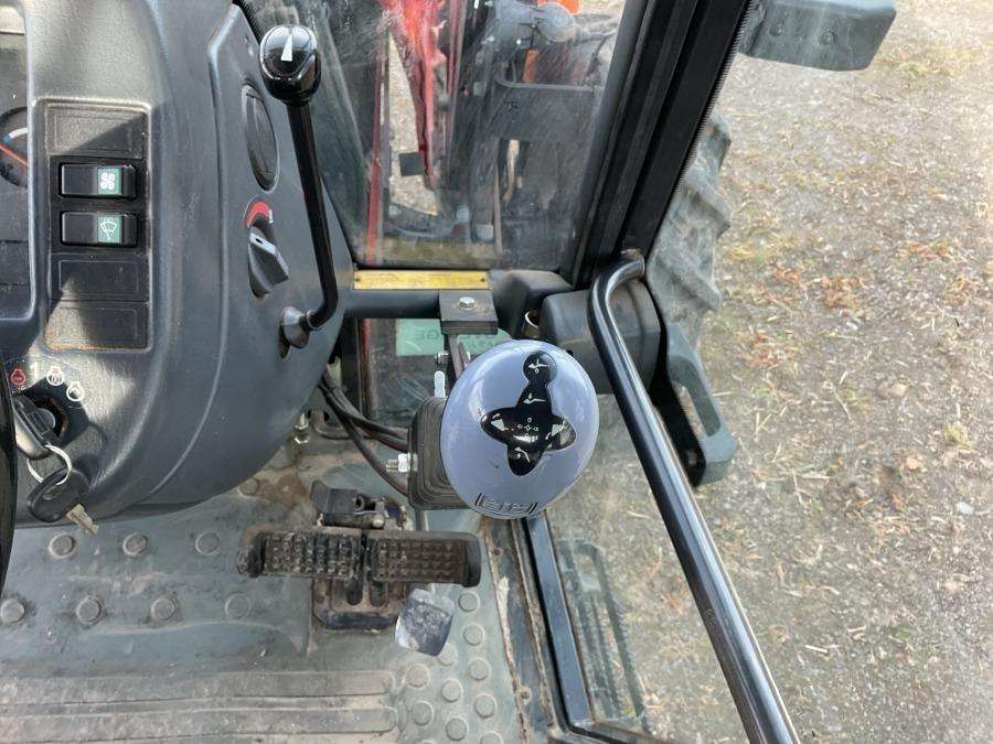 2001 Valtra 700-4 Tractor with loader - Image 51