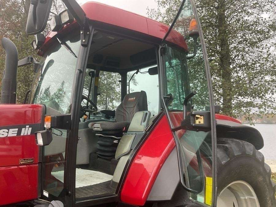 2002 Case IH Maxxum MX135 Tractor - Image 55