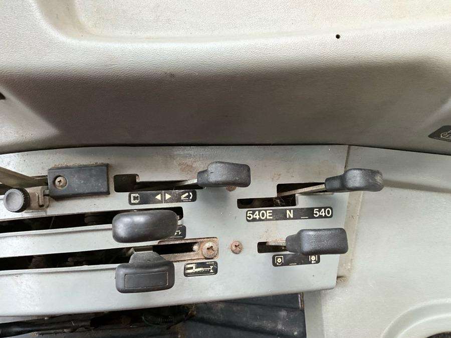 1999 Massey Ferguson 4225 Tractor with folding plough - Image 54