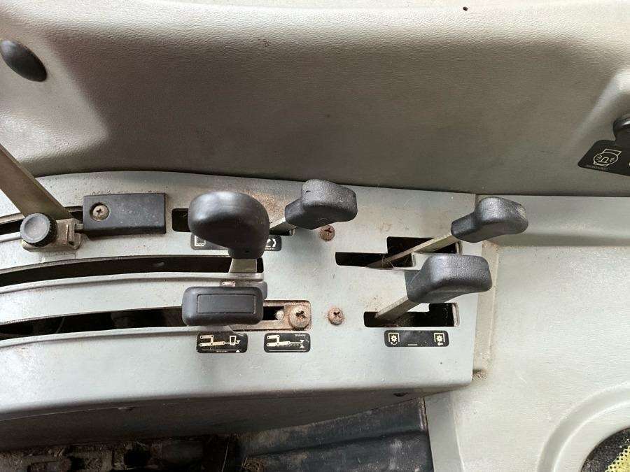 1999 Massey Ferguson 4225 Tractor with folding plough - Image 55