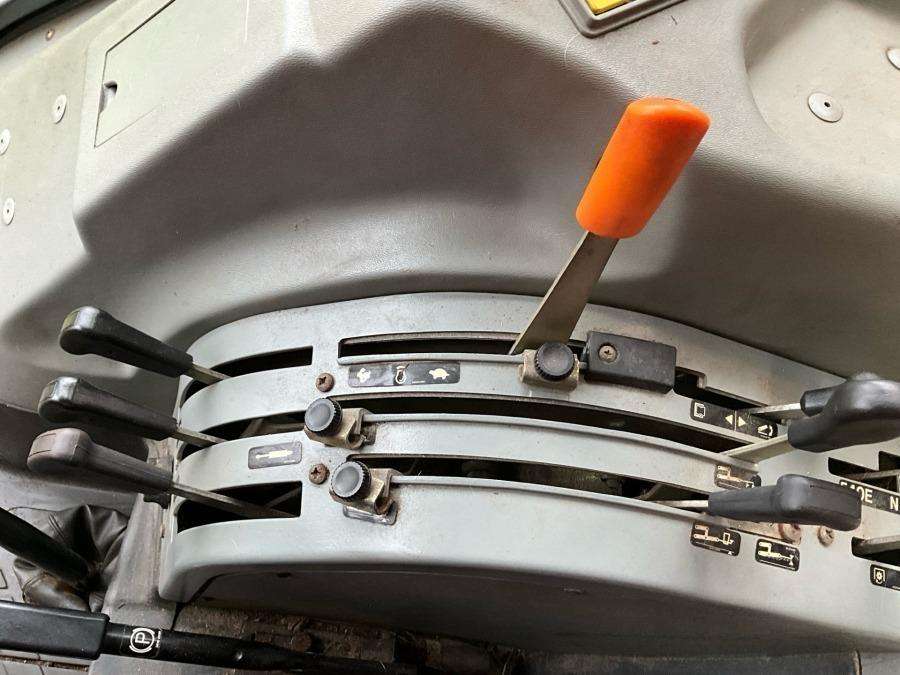 1999 Massey Ferguson 4225 Tractor with folding plough - Image 56