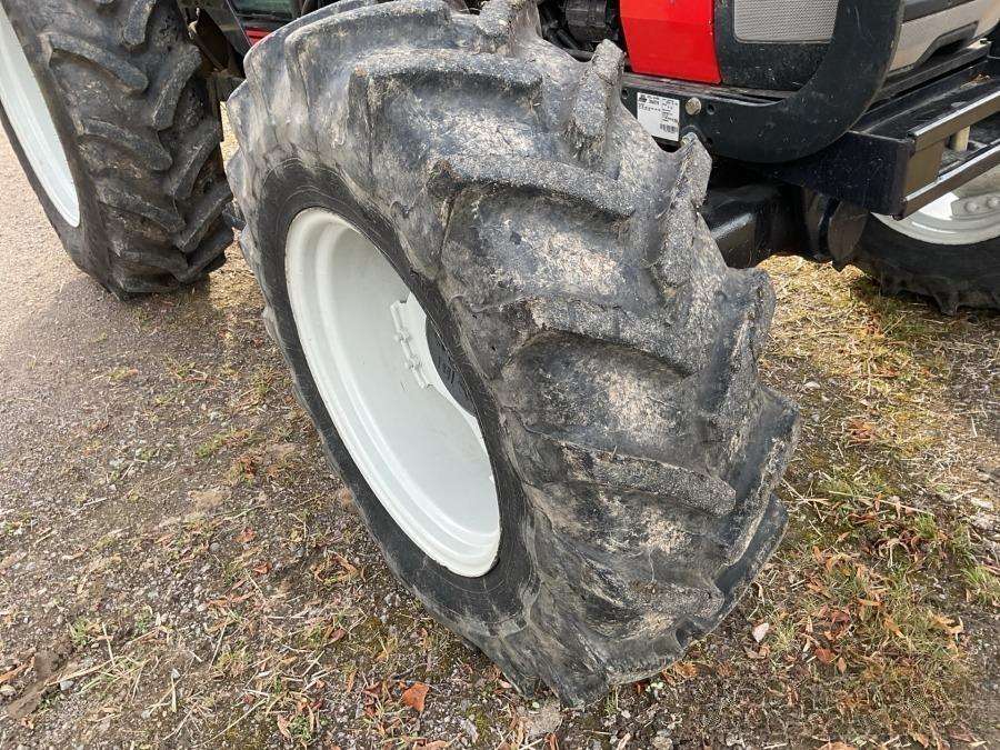 2001 Valtra 700-4 Tractor with loader - Image 57