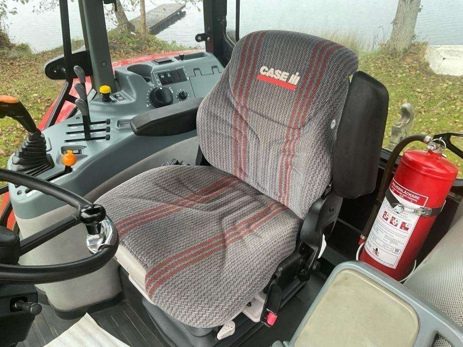 2002 Case IH Maxxum MX135 Tractor - Image 60