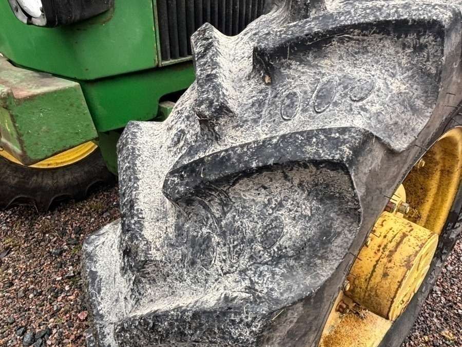 1997 John Deere 2140 tractor with loader - Image 58