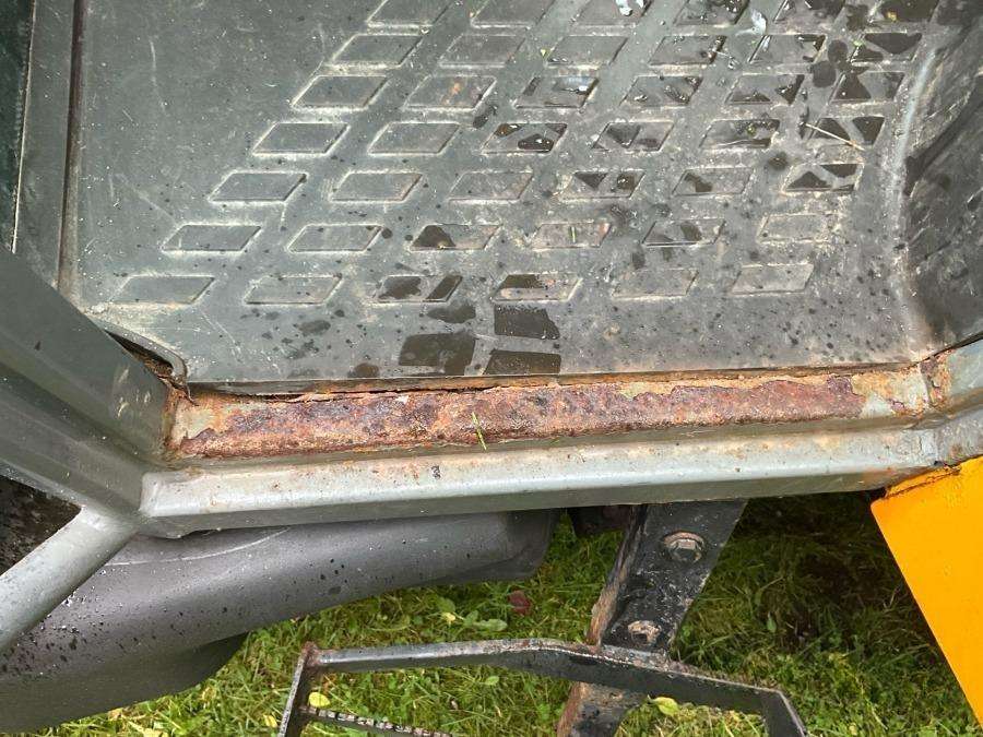 1999 Massey Ferguson 4225 Tractor with folding plough - Image 59