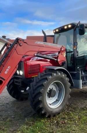 2006 Massey Ferguson 5465 Tractor with loader