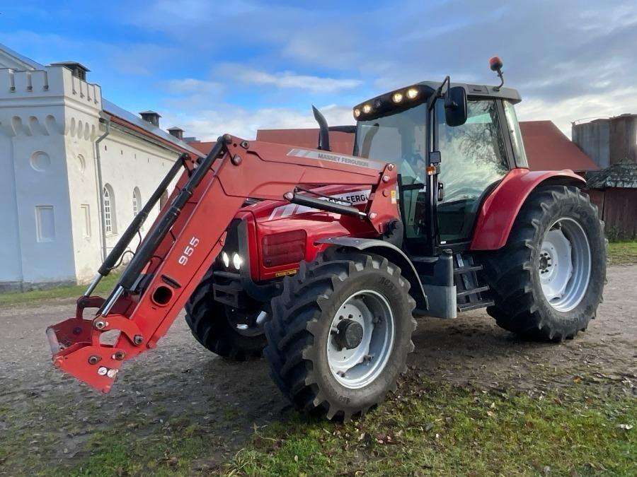 2006 Massey Ferguson 5465 Tractor with loader