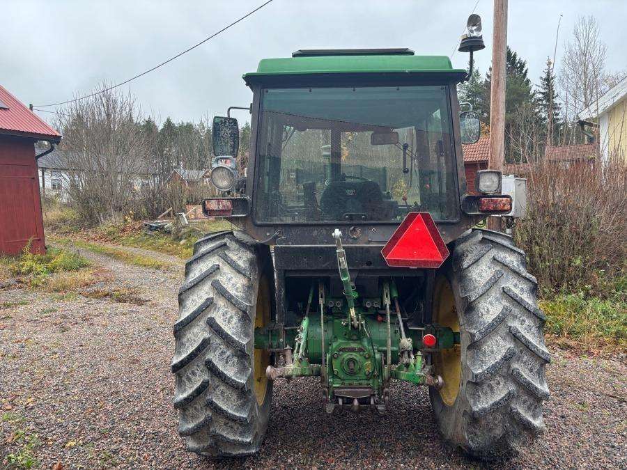 1997 John Deere 2140 tractor with loader - Image 7