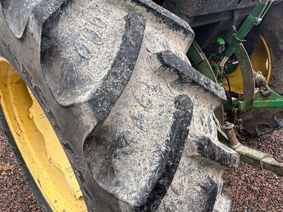 1997 John Deere 2140 tractor with loader - Image 60