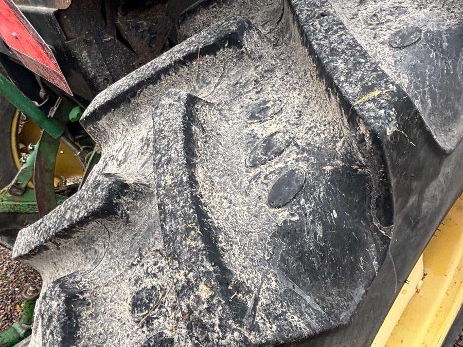 1997 John Deere 2140 tractor with loader - Image 62