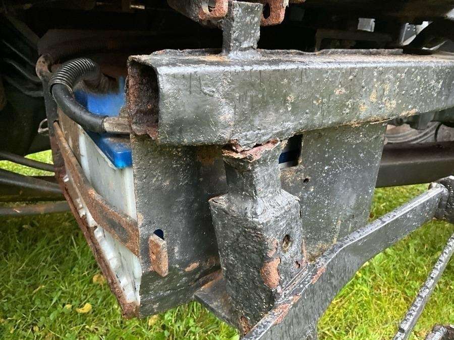 1999 Massey Ferguson 4225 Tractor with folding plough - Image 62