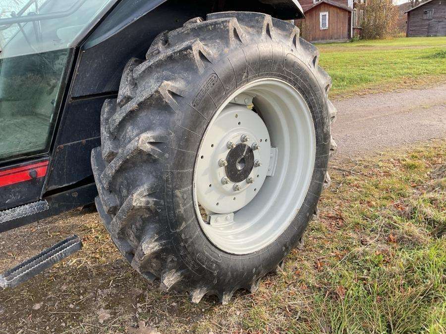 2001 Valtra 700-4 Tractor with loader - Image 61