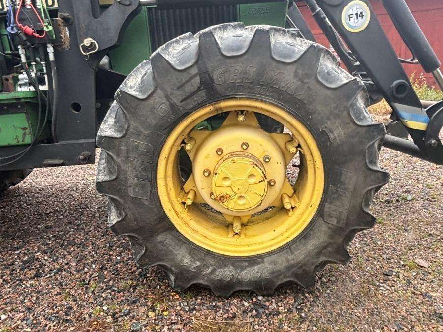 1997 John Deere 2140 tractor with loader - Image 63