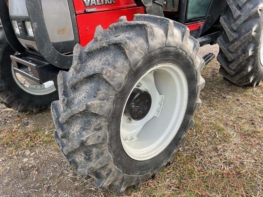 2001 Valtra 700-4 Tractor with loader - Image 62