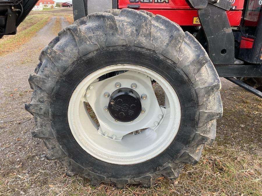 2001 Valtra 700-4 Tractor with loader - Image 63
