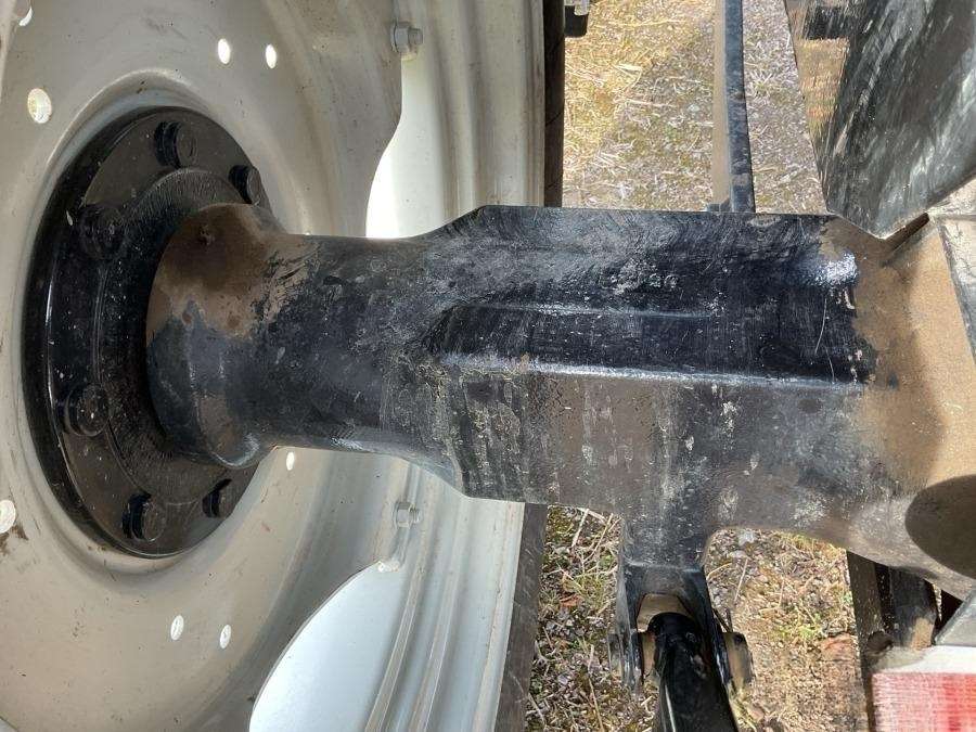 2001 Valtra 700-4 Tractor with loader - Image 64