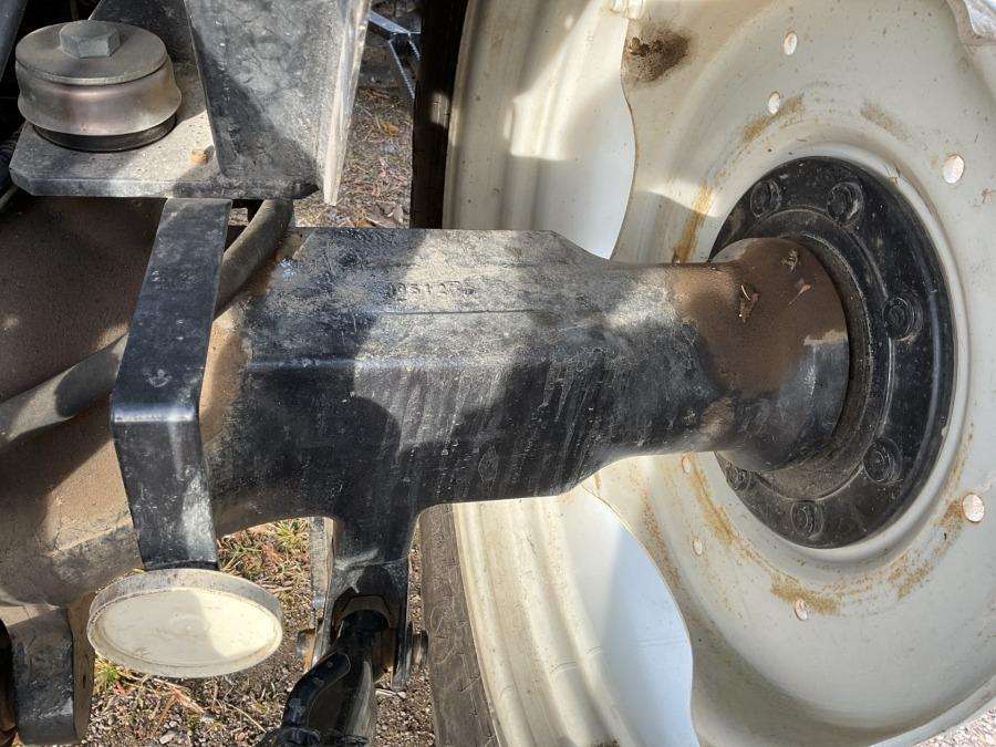 2001 Valtra 700-4 Tractor with loader - Image 65