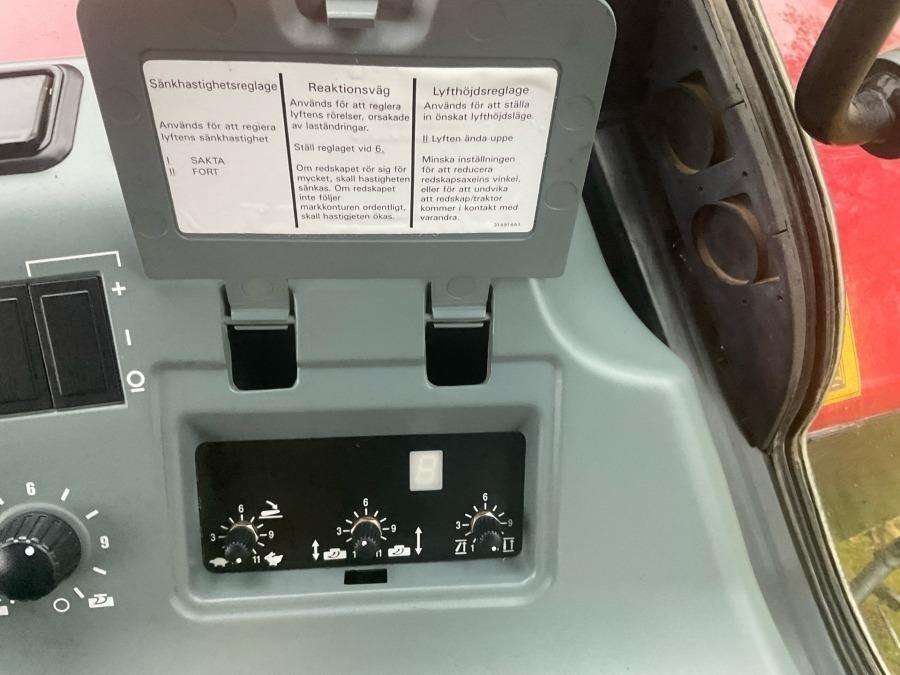 2002 Case IH Maxxum MX135 Tractor - Image 71