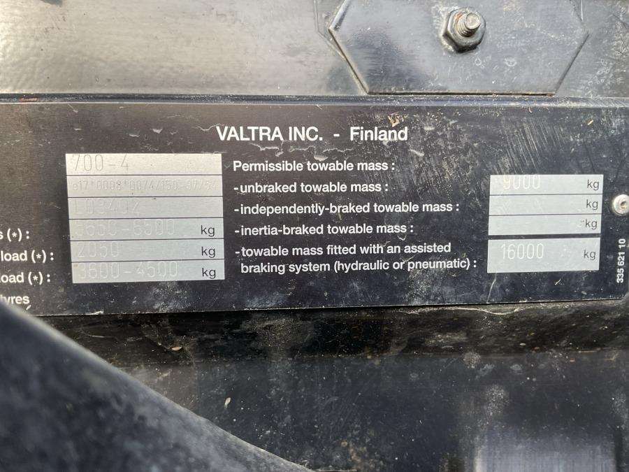 2001 Valtra 700-4 Tractor with loader - Image 69