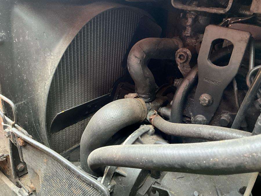 1999 Massey Ferguson 4225 Tractor with folding plough - Image 71