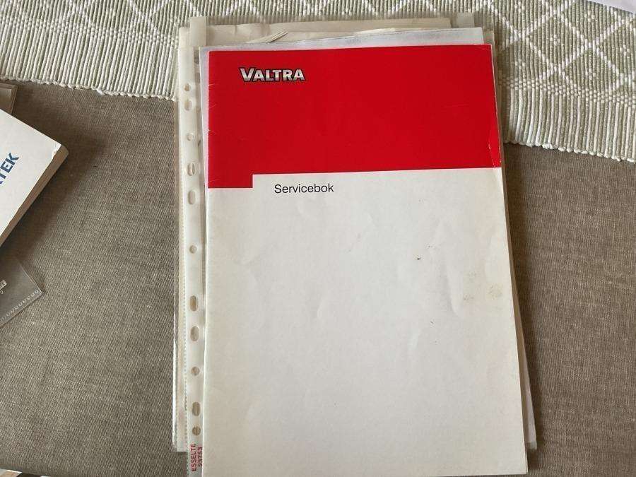 2001 Valtra 700-4 Tractor with loader - Image 80