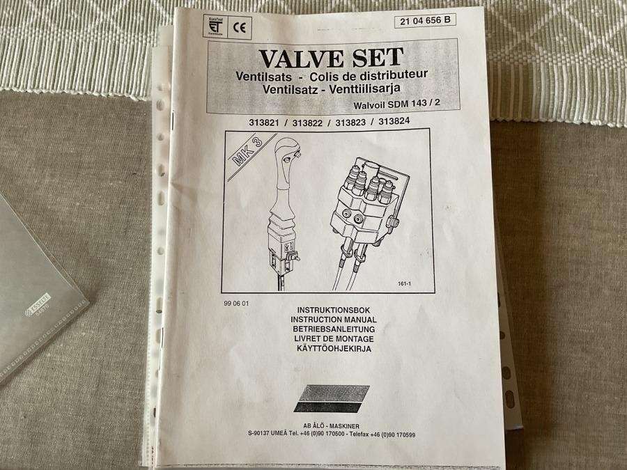 2001 Valtra 700-4 Tractor with loader - Image 82