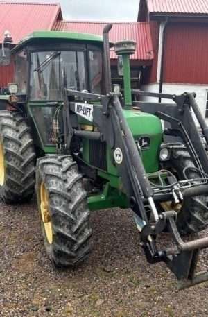 1997 John Deere 2140 tractor with loader