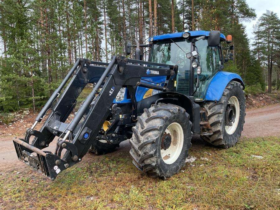 2012 New Holland T6070 Elite Tractor with loader