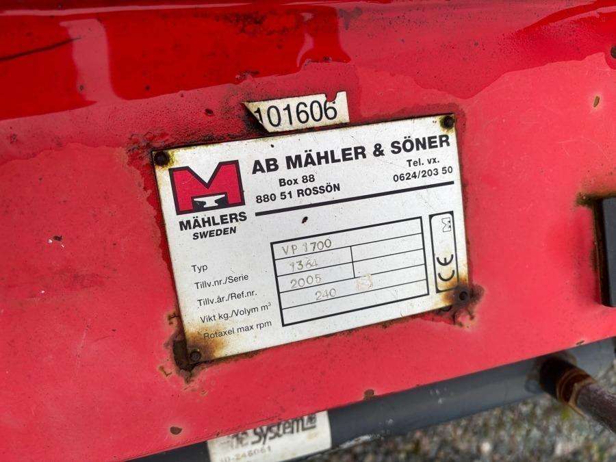 2013 John Deere 1026R tractor with loader - Image 11