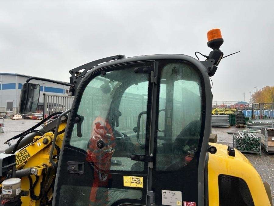 2016 Wacker Neuson WL25 Loader with bucket and forks - Image 11