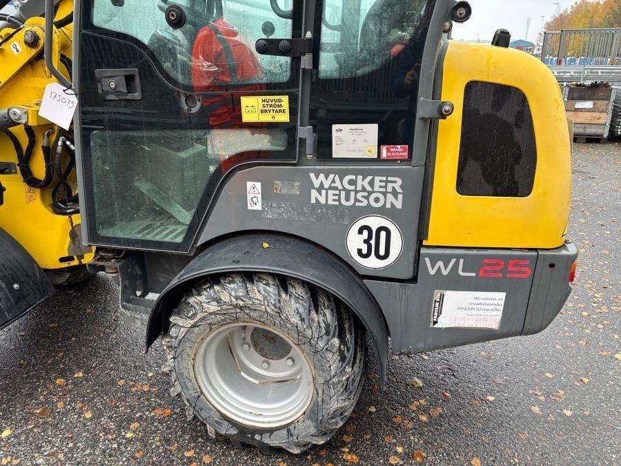 2016 Wacker Neuson WL25 Loader with bucket and forks - Image 12