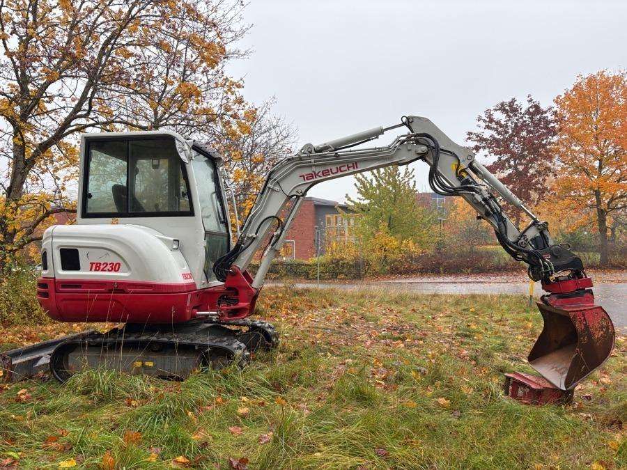 2021 Takeuchi TB 230 Excavator with rototilt & attachments - Image 12