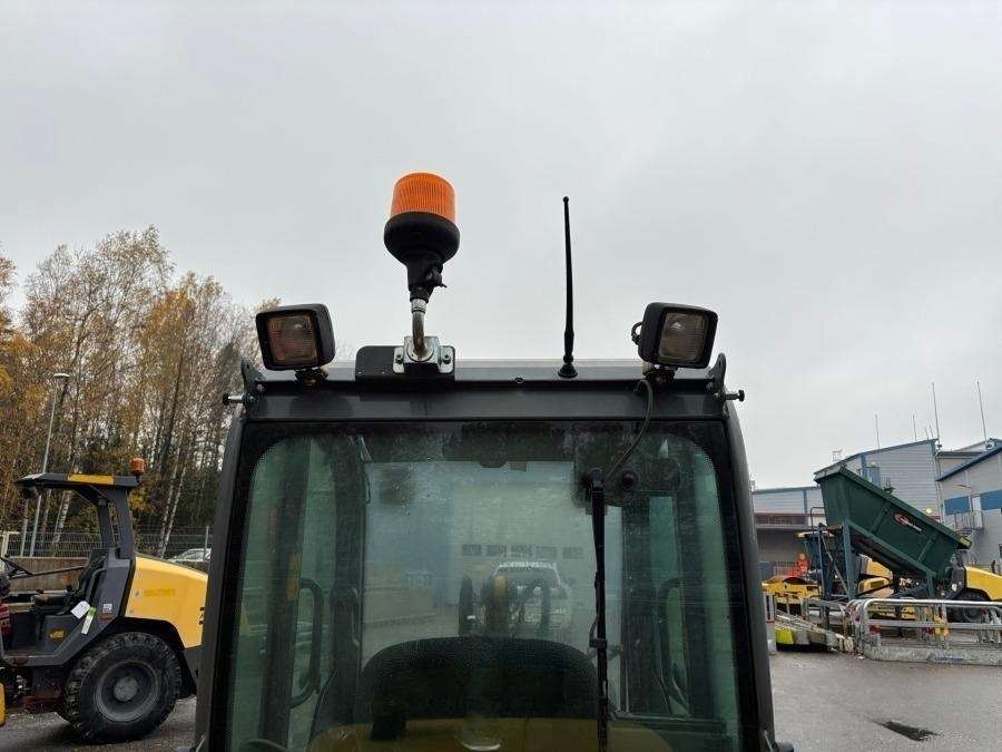 2016 Wacker Neuson WL25 Loader with bucket and forks - Image 13