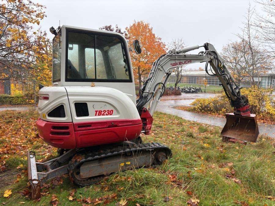 2021 Takeuchi TB 230 Excavator with rototilt & attachments - Image 13