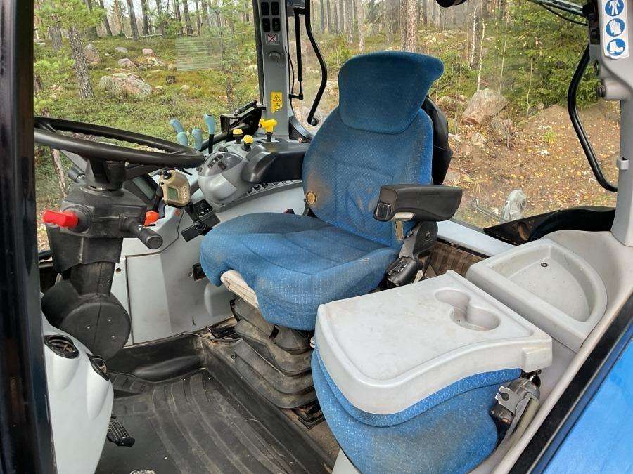 2012 New Holland T6070 Elite Tractor with loader - Image 13